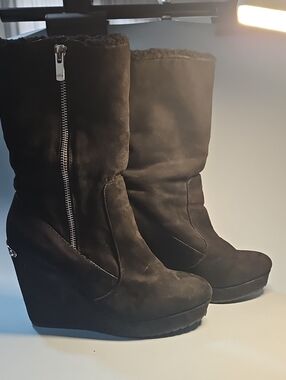 Juicy Couture Black Suede Wedge Boots with Side Zip. Size 8 Bin 11